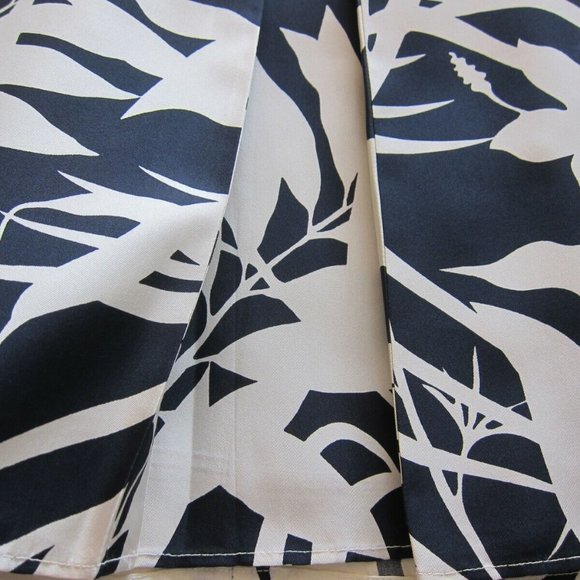 ANN TAYLOR PETITES TROPICAL FLORAL PRINT BLACK & WHITE PLEATED SILK SKIRT - P10 - Picture 2 of 6